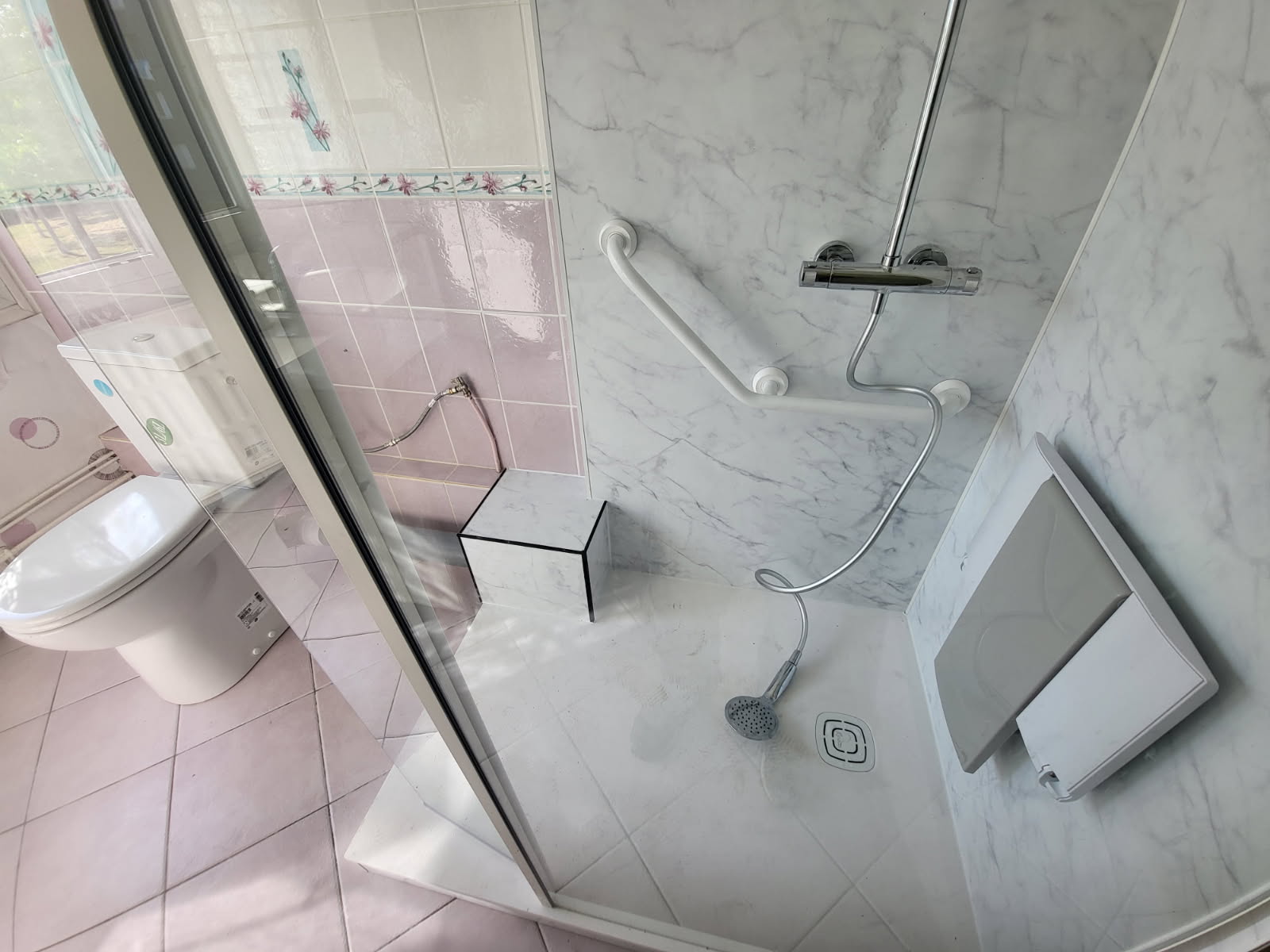 Douche senior en Normandie | Sécurité et autonomie à domicile Névo Home